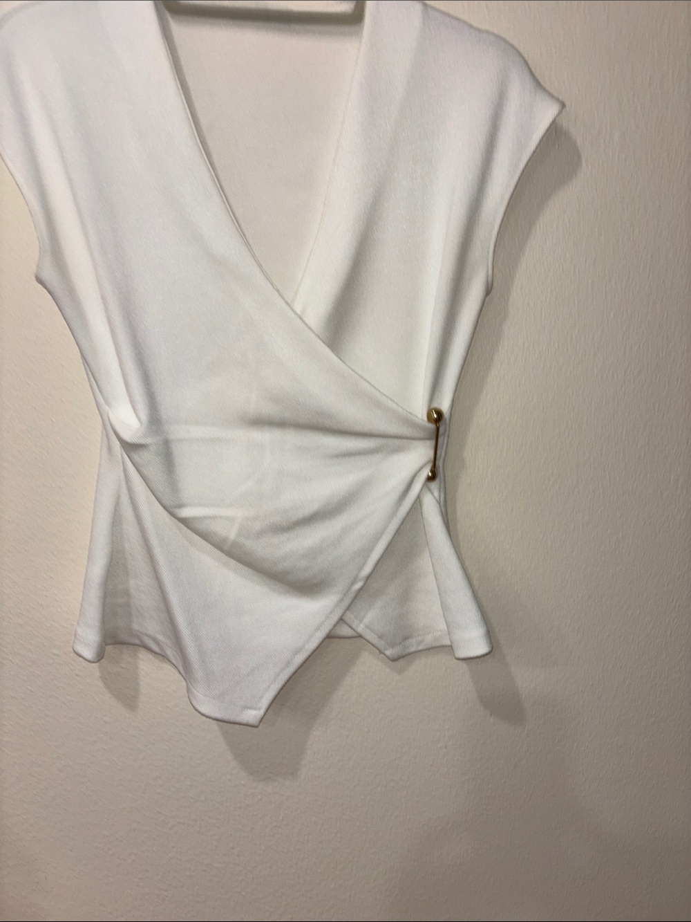 Zara Sleeveless White Wrap Top with Side Pin Size S